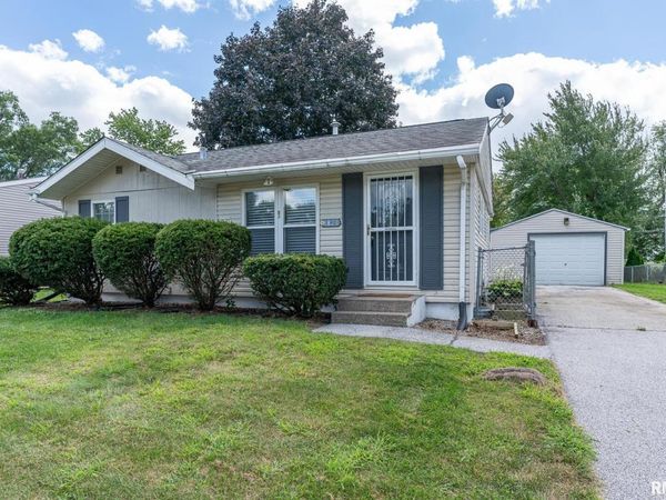 1827 WELSHIRE Drive, Davenport, IA 52806