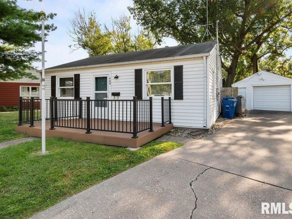 909 39TH Street Court, Moline, IL 61265