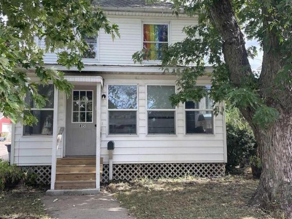 815 S 6TH Street, Clinton, IA 52732