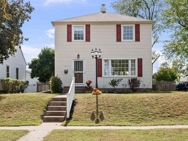 1023 W RUSHOLME Street, Davenport, IA 52804