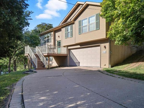 904 17TH Street, Bettendorf, IA 52722