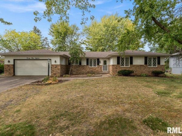 2318 E 46TH Street, Davenport, IA 52807