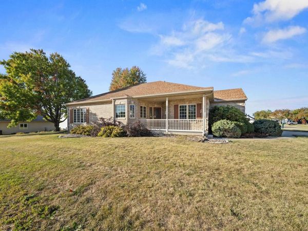 4030 W COLUMBIA Avenue, Davenport, IA 52804