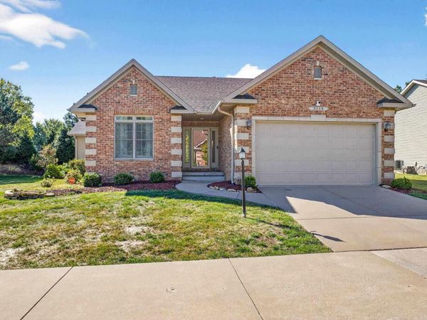 3115 MERIDITH Way, Bettendorf, IA 52722