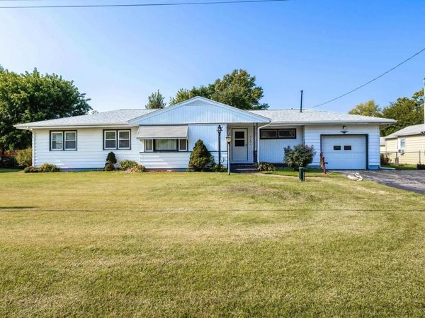 210 E 17TH Street, Milan, IL 61264