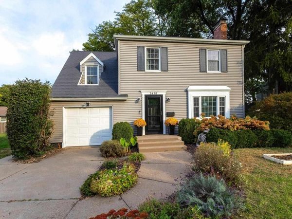 3418 MIDDLE Road, Davenport, IA 52803