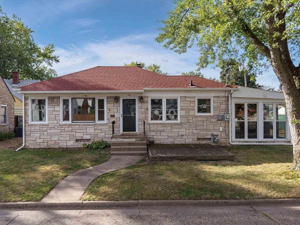 316 20TH Avenue, Moline, IL 61265