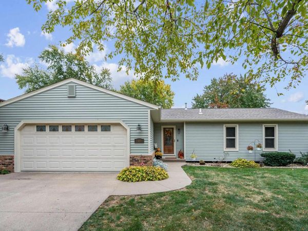 2321 E 47TH Street, Davenport, IA 52807