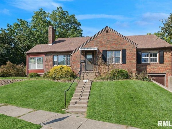 822 W RUSHOLME Street, Davenport, IA 00000