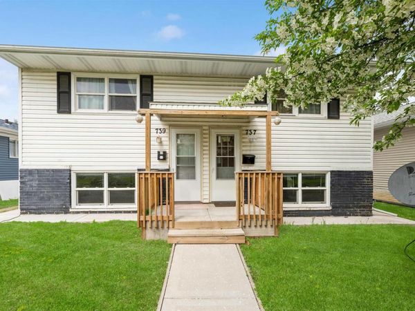 737 / 739 24TH Street, East Moline, IL 61244