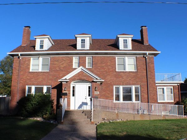 2761 SCOTT Street, Davenport, IA 52722