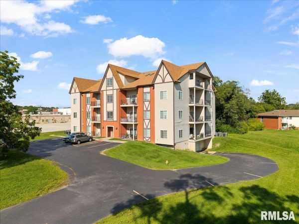 3415 EASTERN Avenue, Unit #102, Davenport, IA 52807