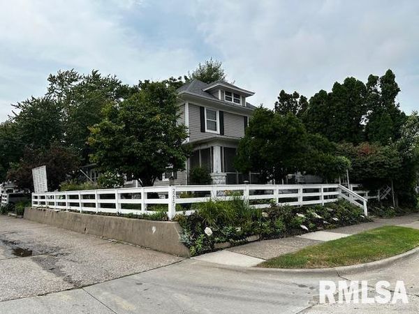 2217 18TH Street, Unit B, Moline, IL 61265