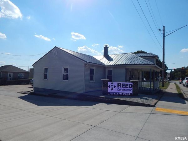 2317 GRANT Street, Bettendorf, IA 52722