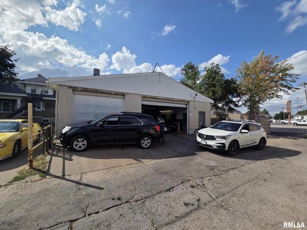 1727 DAVIE Street, Davenport, IA 52804