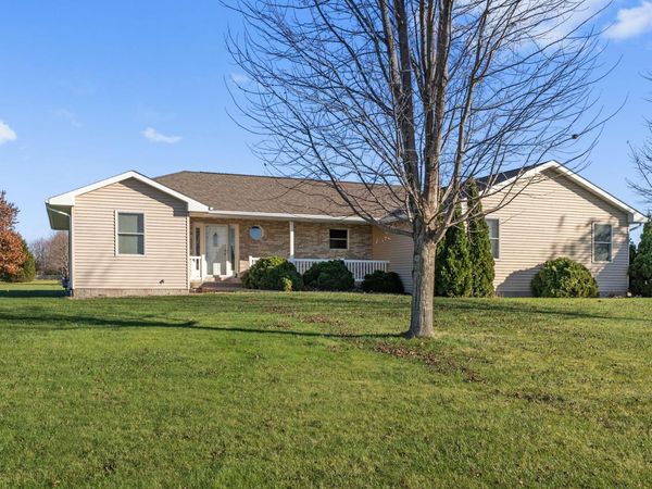 2429 SUNFLOWER RDG, Muscatine, IA 52761
