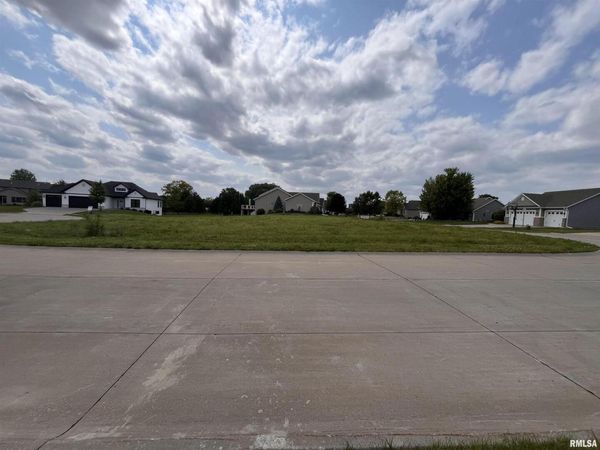 6466 FAIRHAVEN Court, Davenport, IA 52807