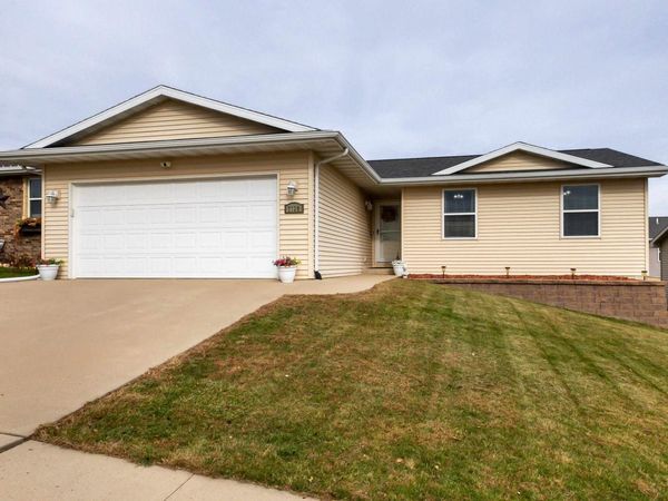 7729 S Westbrook Drive, Dubuque, IA 52002