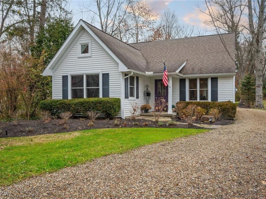 71 South Street, Chagrin Falls, OH 44022 Photo 1