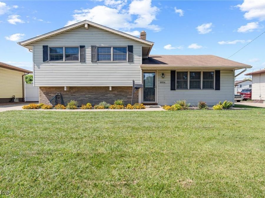 6054 Langer Drive, Brook Park, OH 44142 Photo 1