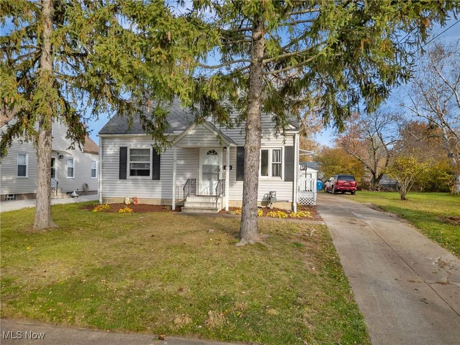 967 Warwick Drive, Sheffield Lake, OH 44054 Photo 1