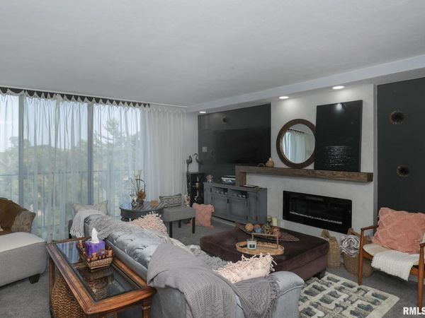 1800 7TH Street, Unit 9F, East Moline, IL 61244