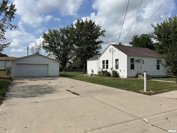 2201 43RD Street, Moline, IL 61265