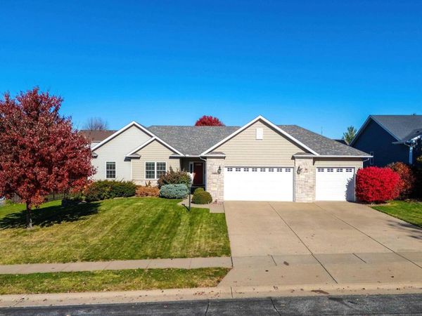 3482 Valleywynds Drive, Bettendorf, IA 52722