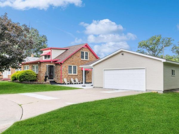 363 32ND Avenue, East Moline, IL 61244
