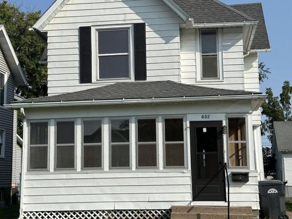 632 10TH Avenue S, Clinton, IA 52732