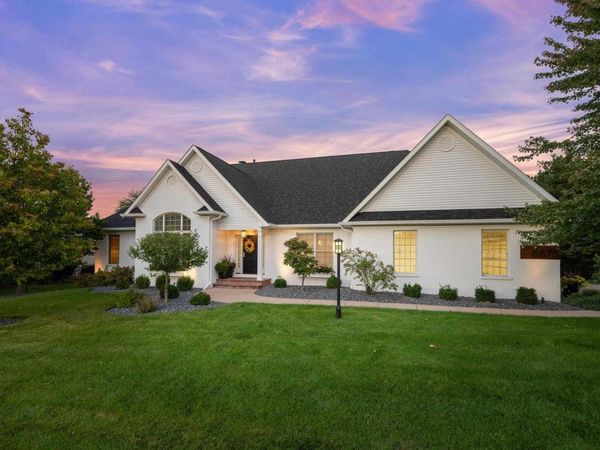 6675 EAGLE RIDGE Road, Bettendorf, IA 52722