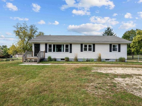 1439 S WASHINGTON Boulevard, Camanche, IA 52730