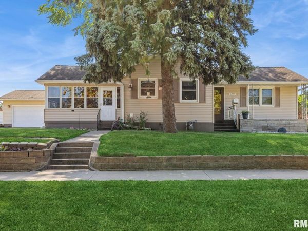1207 S 9TH Street, Clinton, IA 52732