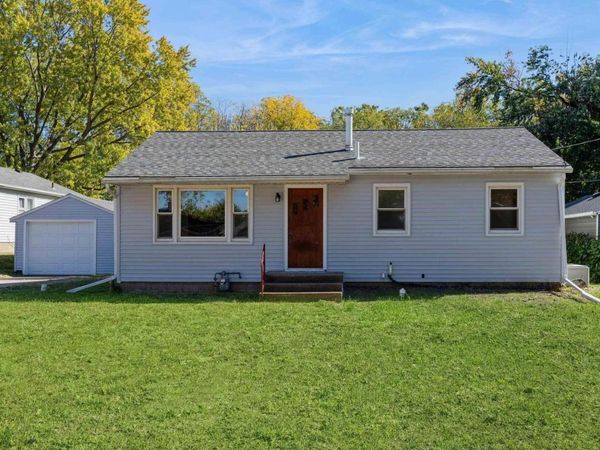 1317 HARRISON Drive, Clinton, IA 52732