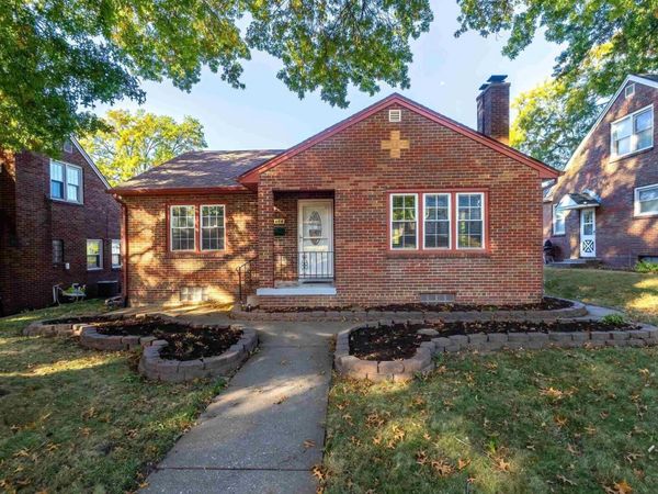 2404 GLEN Place, Davenport, IA 52804