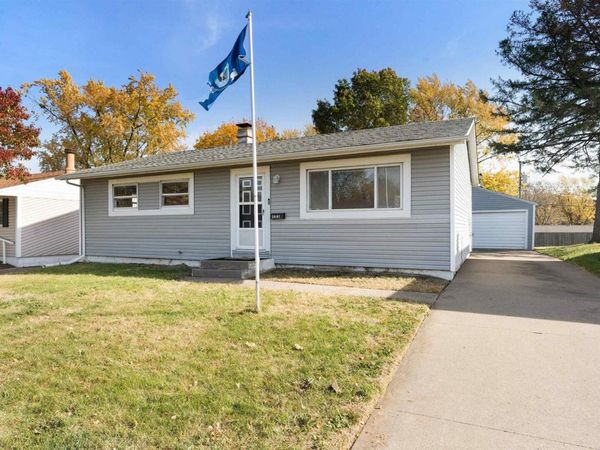 2801 N LINCOLN Avenue, Davenport, IA 52804