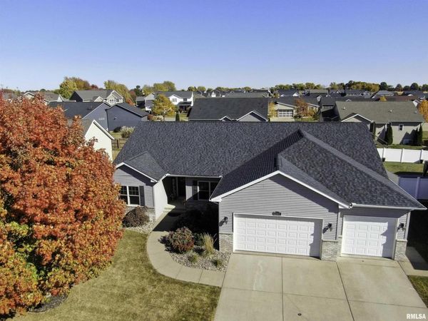 6107 JUDSON Circle, Davenport, IA 52807