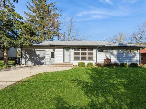 1012 2ND Avenue S, Clinton, IA 52732