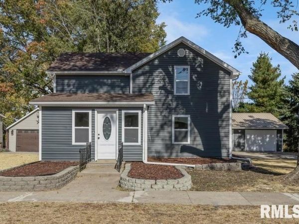 402 2ND Avenue, Low Moor, IA 52757