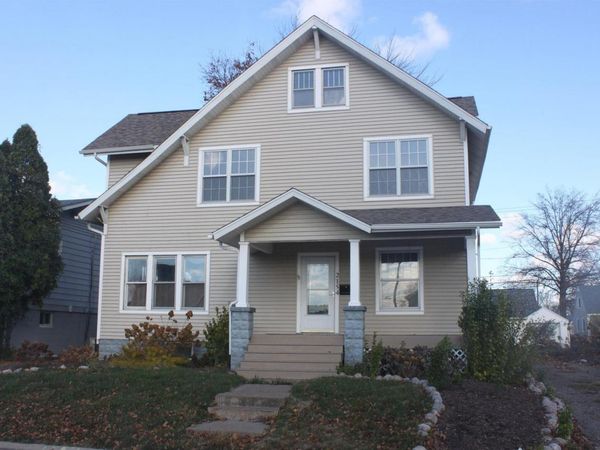 2154 CENTRAL Avenue, Bettendorf, IA 52722