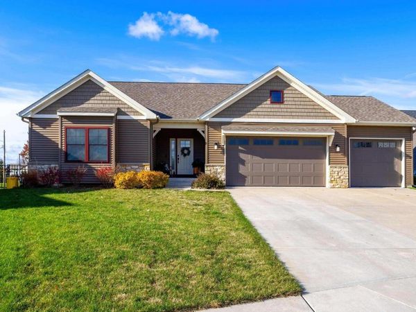 6711 JOSEPH Way, Bettendorf, IA 52722