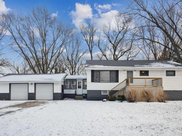 812 1ST Avenue, Hampton, IL 61256