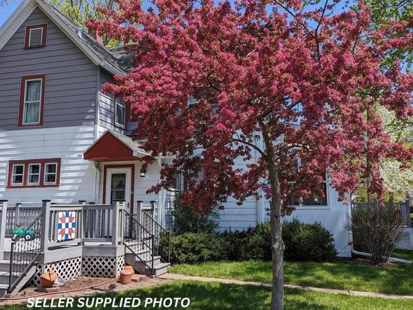2402 ARLINGTON Avenue, Davenport, IA 52803
