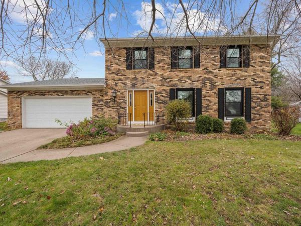 2224 E 45TH Street, Davenport, IA 52807