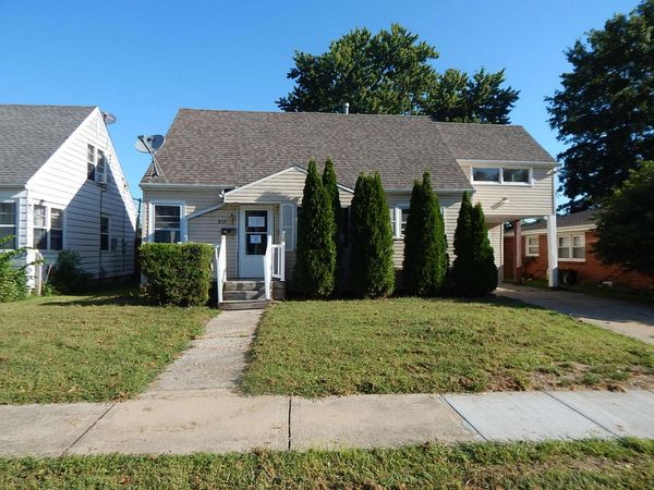 810 W 15th Street , Sterling, IL 61081