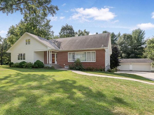 35 COLONY DR, Muscatine, IA 52761