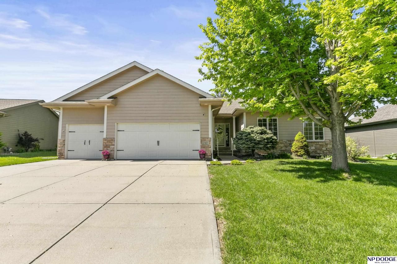 17807 Grenelefe Avenue , Omaha, NE 68136
