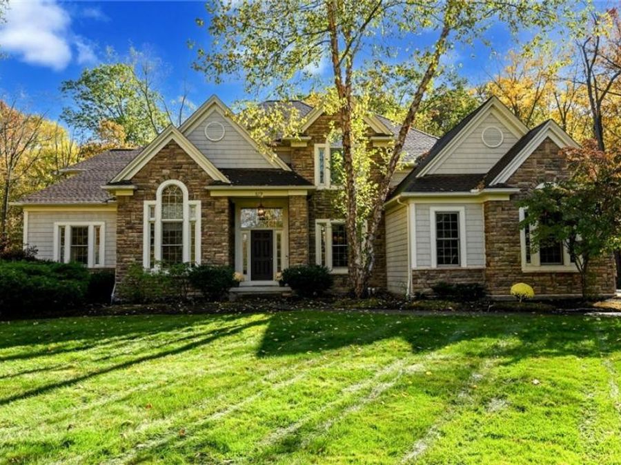 679 Deep Woods Drive, Aurora, OH 44202 Photo 1