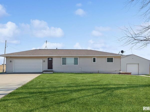 4042 US HWY 136, Clinton, IA 52732