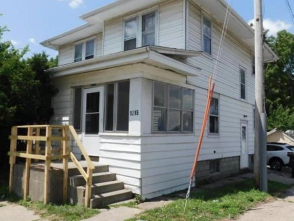 1215 18TH Avenue, Rock Island, IL 61201